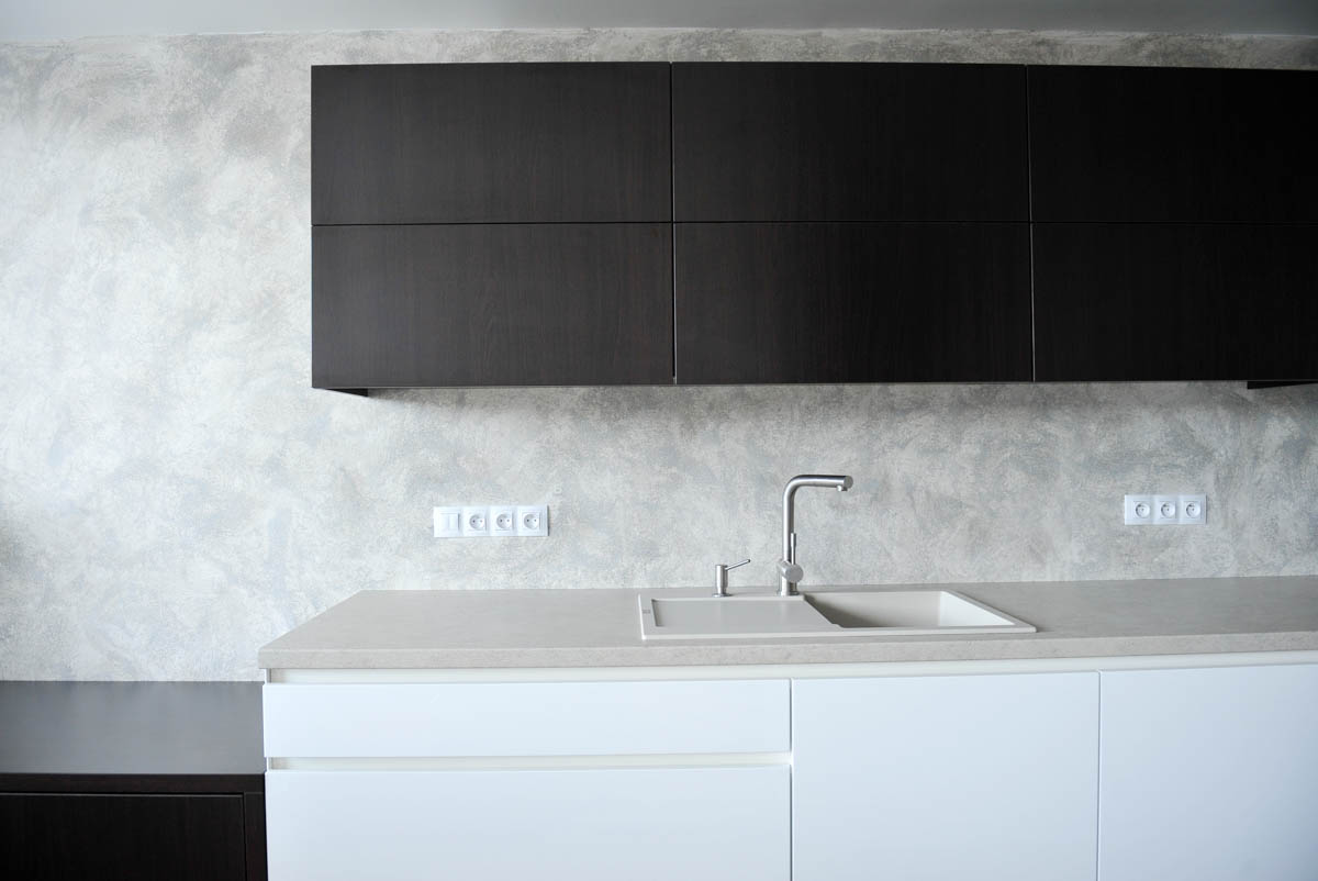 Detailní práce v naší moderní lakovně