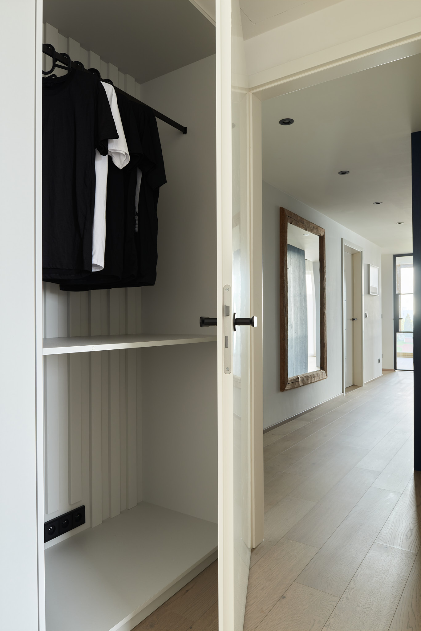 Skříně a šatny 1 - obrázek 3