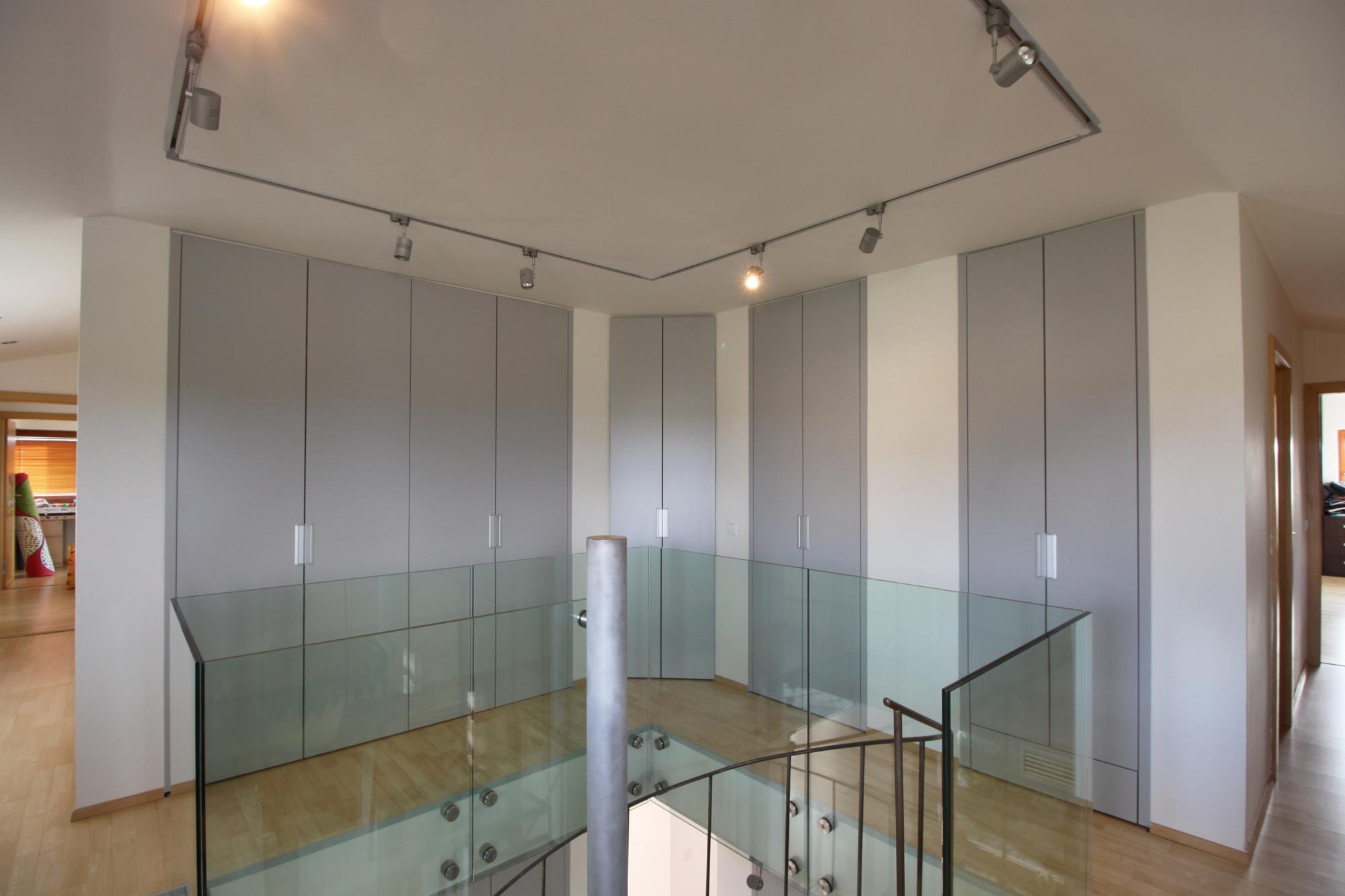 Skříně a šatny 3 - obrázek 4