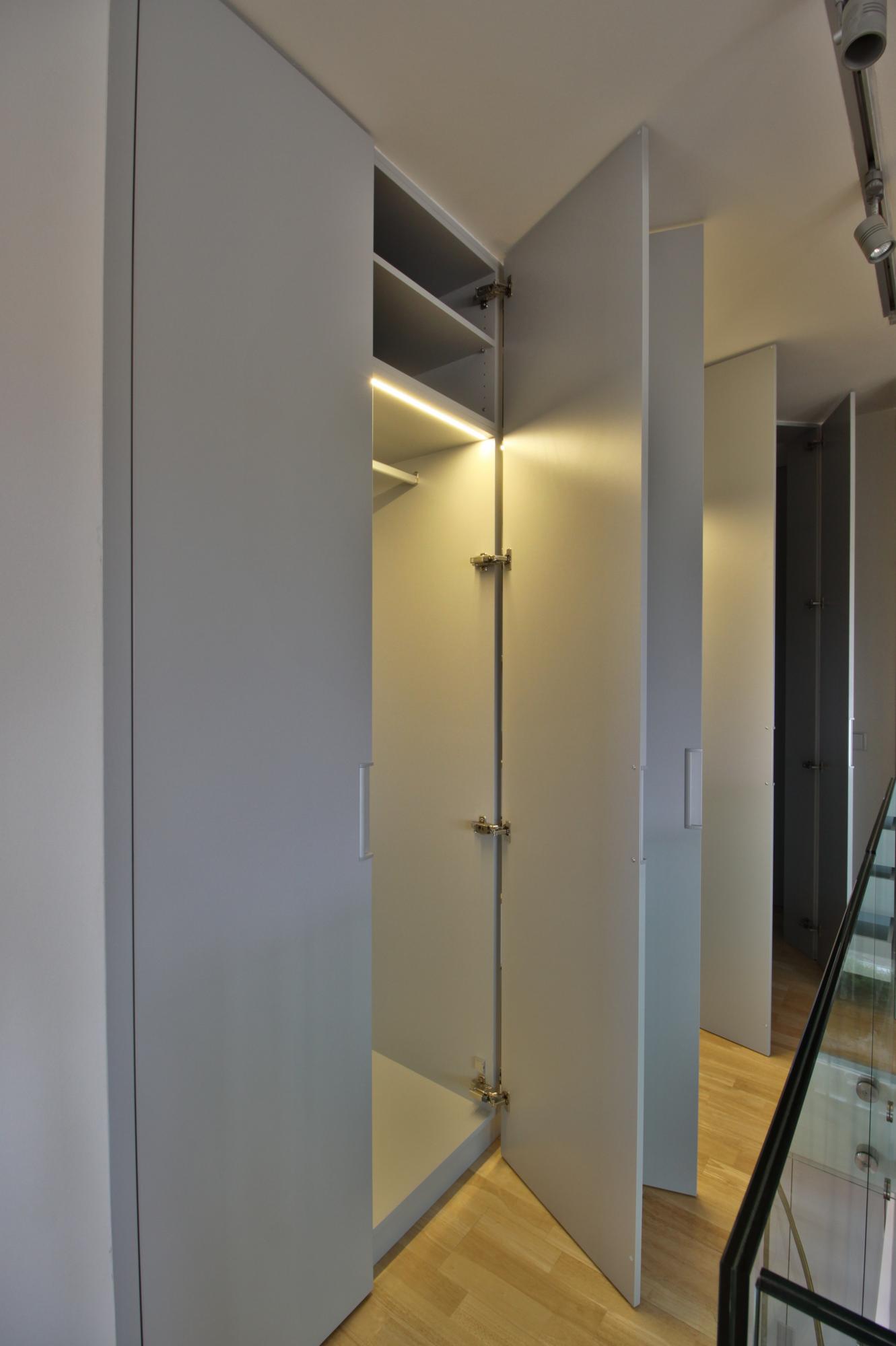 Skříně a šatny 3 - obrázek 3