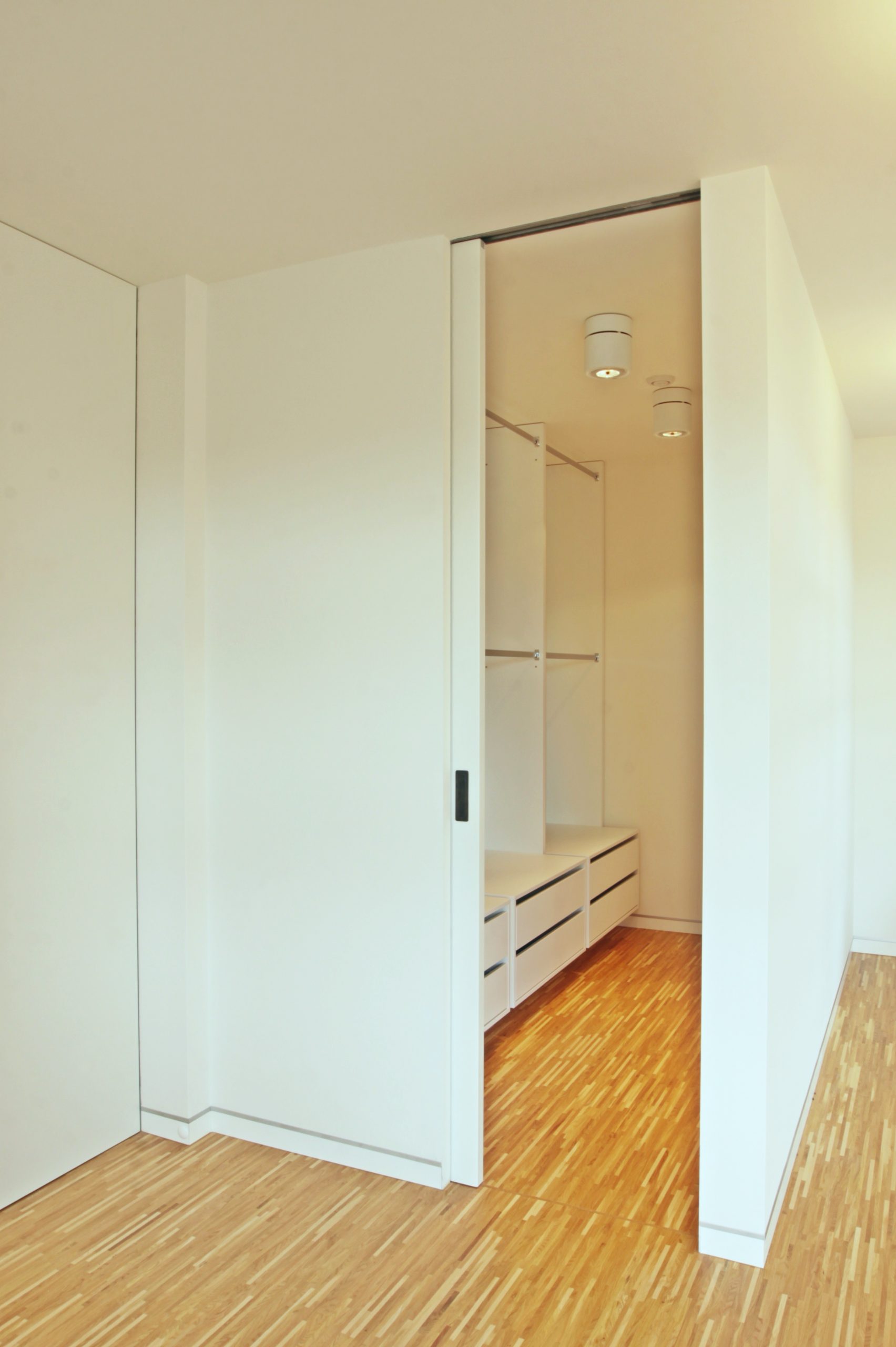 Skříně a šatny 4