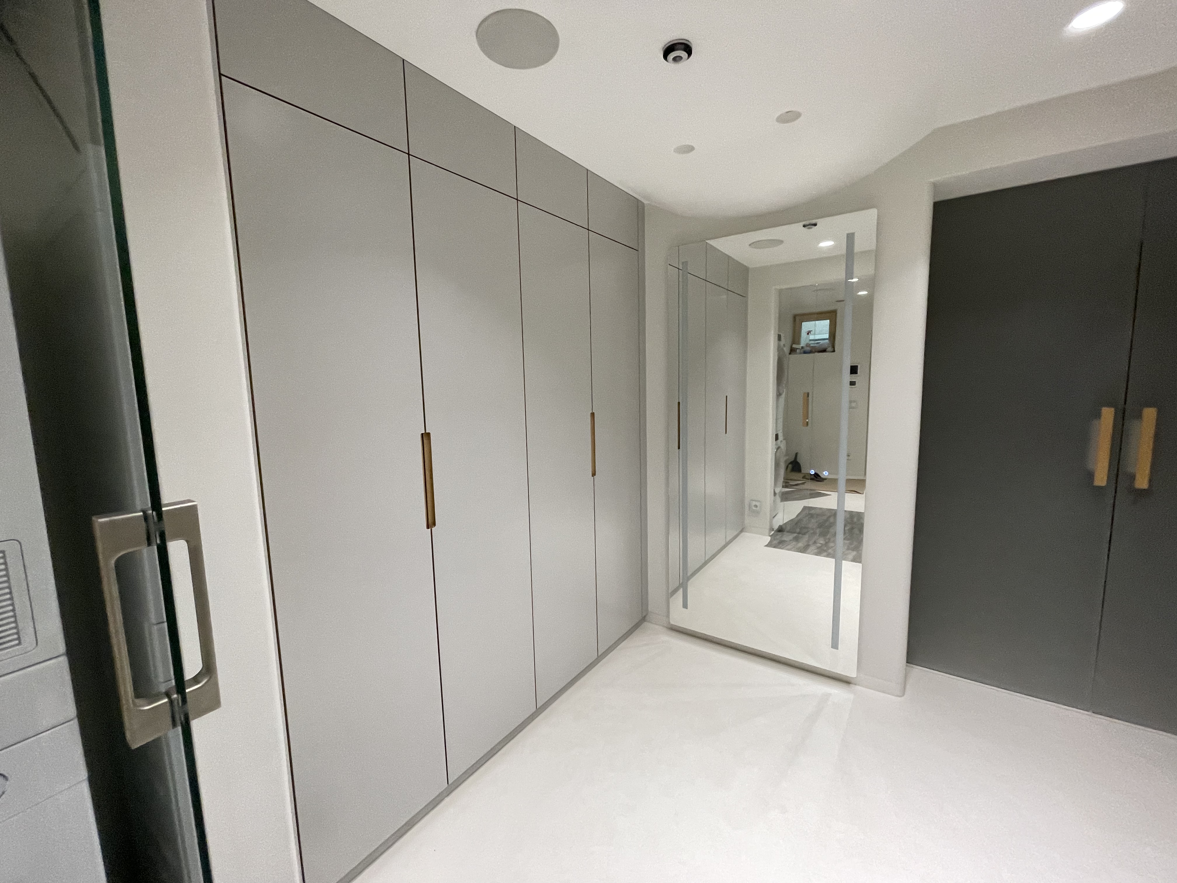 Skříně a šatny 7