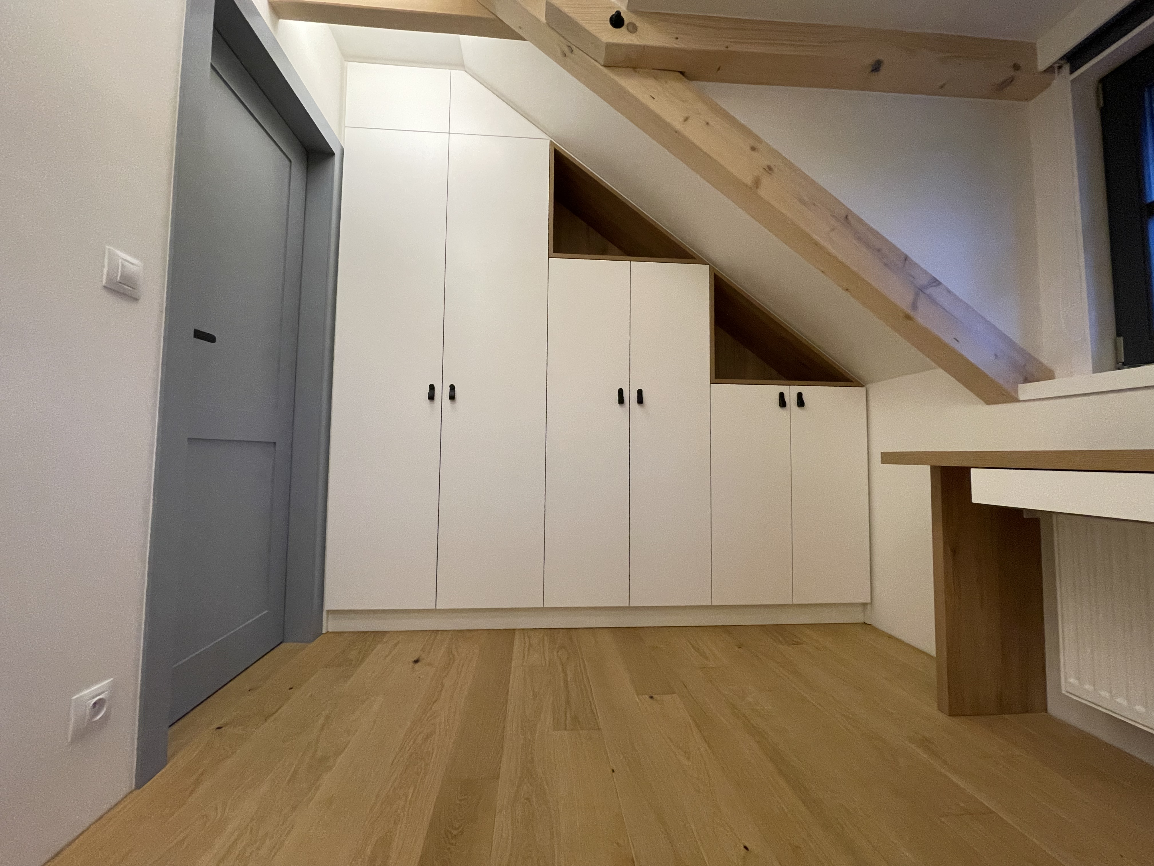 Skříně a šatny 9